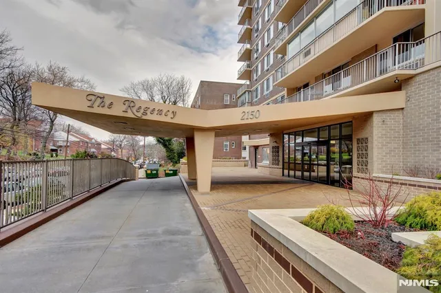 $250,000 | 2150 Center Avenue, Unit 17D, Fort Lee, NJ 07024