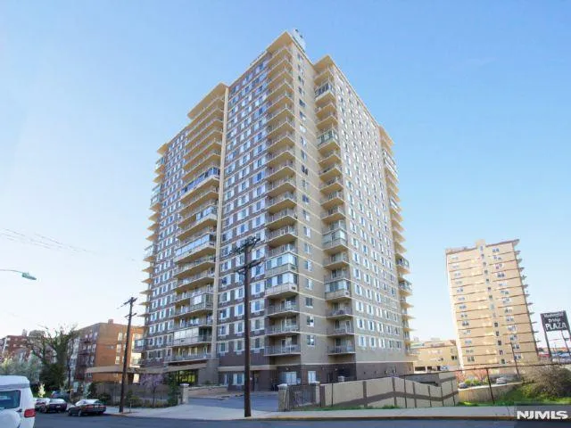 $250,000 | 2150 Center Avenue, Unit 17D, Fort Lee, NJ 07024