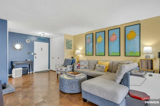 $250,000 | 2150 Center Avenue, Unit 17D, Fort Lee, NJ 07024