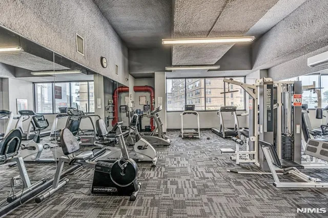 $250,000 | 2150 Center Avenue, Unit 17D, Fort Lee, NJ 07024