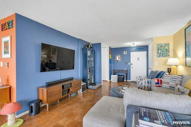 $250,000 | 2150 Center Avenue, Unit 17D, Fort Lee, NJ 07024