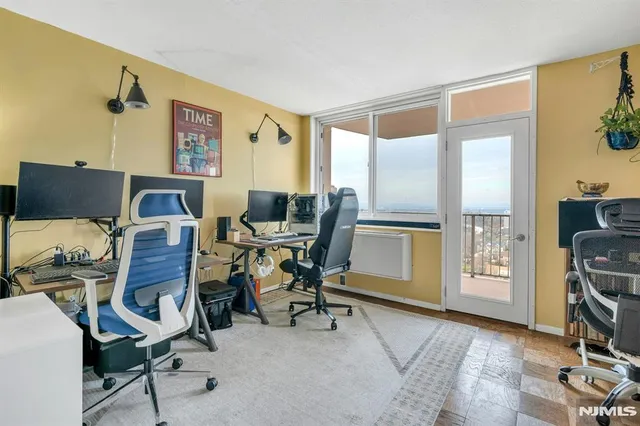 $250,000 | 2150 Center Avenue, Unit 17D, Fort Lee, NJ 07024