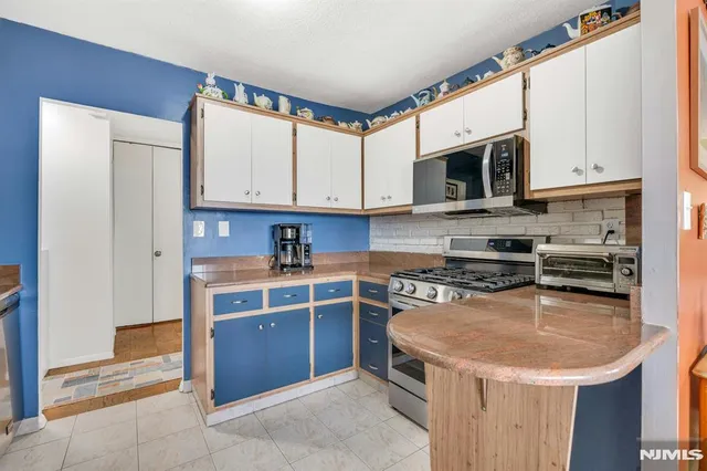 $250,000 | 2150 Center Avenue, Unit 17D, Fort Lee, NJ 07024