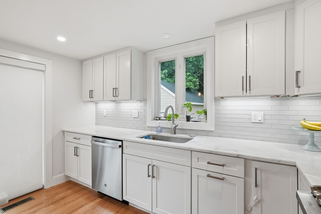 42 Messinger Street, Unit 42 Canton, MA 02021 - Photo 10 of 42