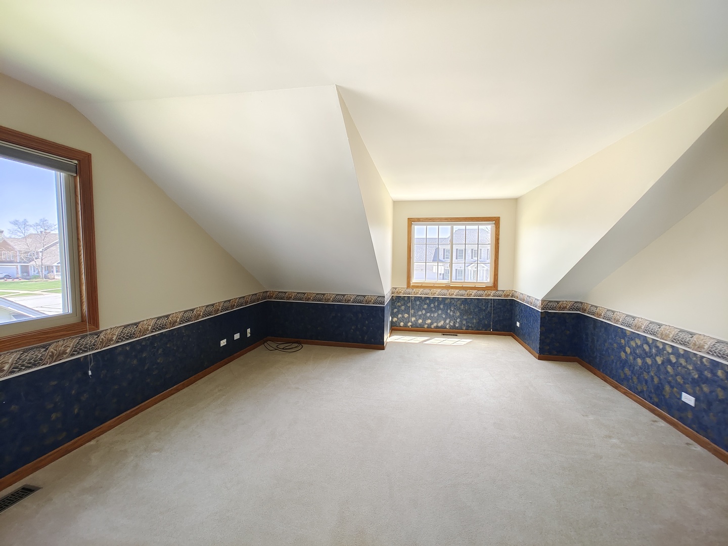 4807 Snapjack Circle Naperville, IL 60564 - Photo 22 of 29 an empty room with windows