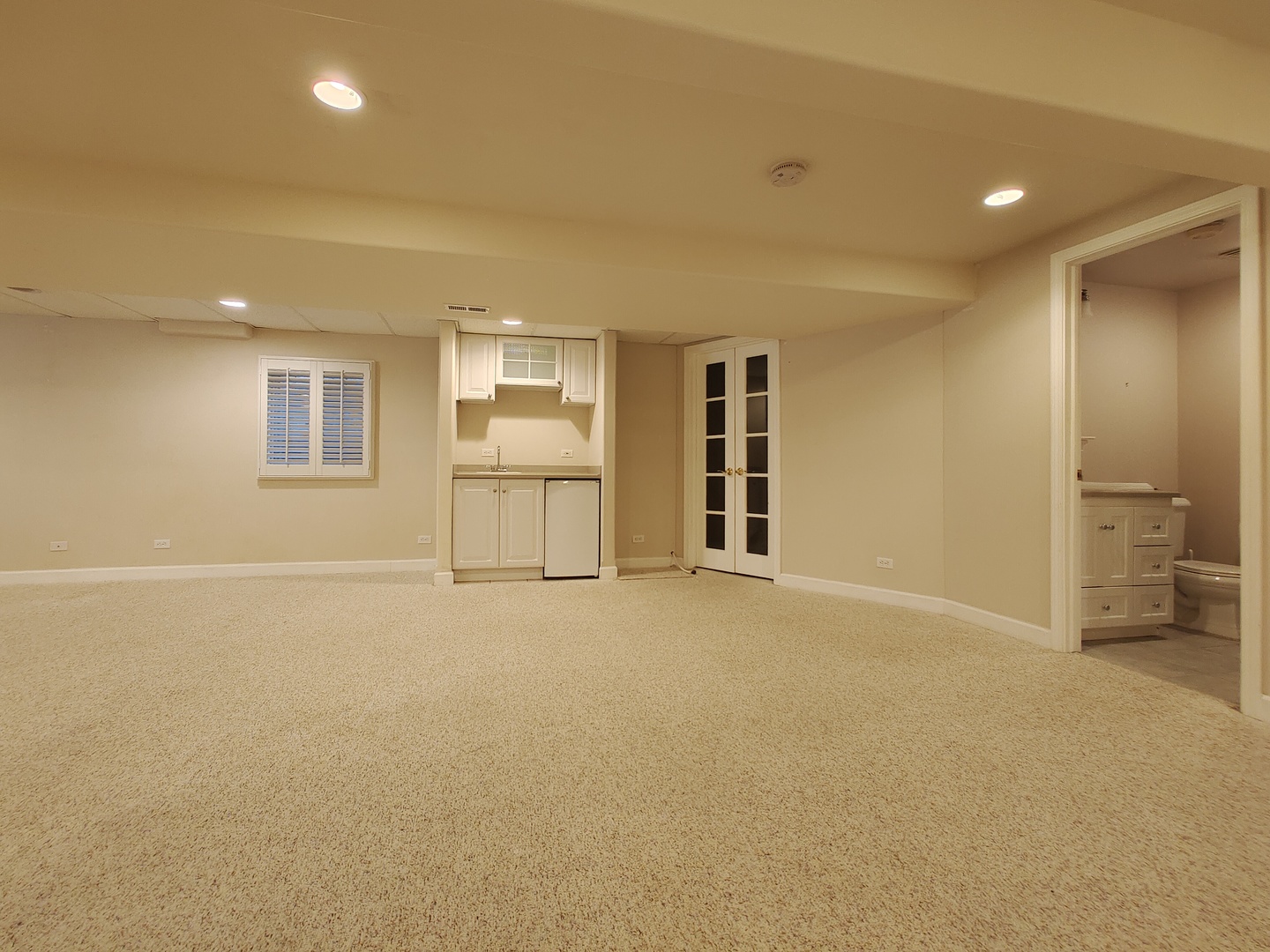 4807 Snapjack Circle Naperville, IL 60564 - Photo 25 of 29 a view of an empty room with a window