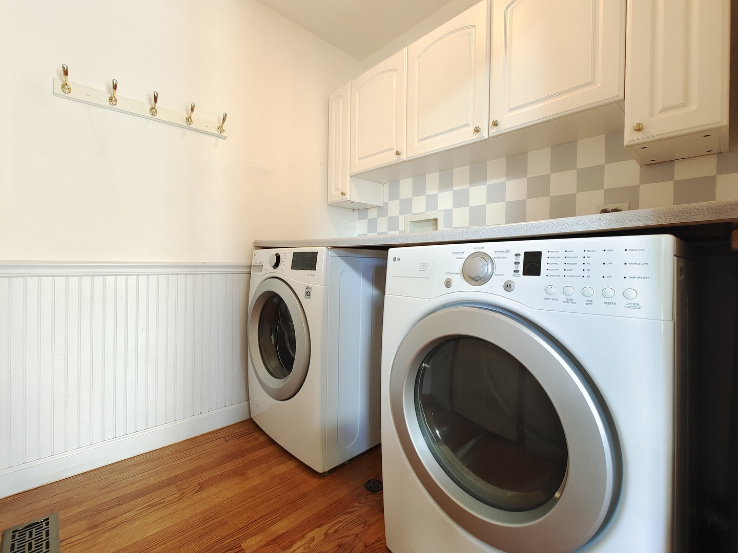 4807 Snapjack Circle Naperville, IL 60564 - Photo 27 of 29 a utility room with dryer and washer