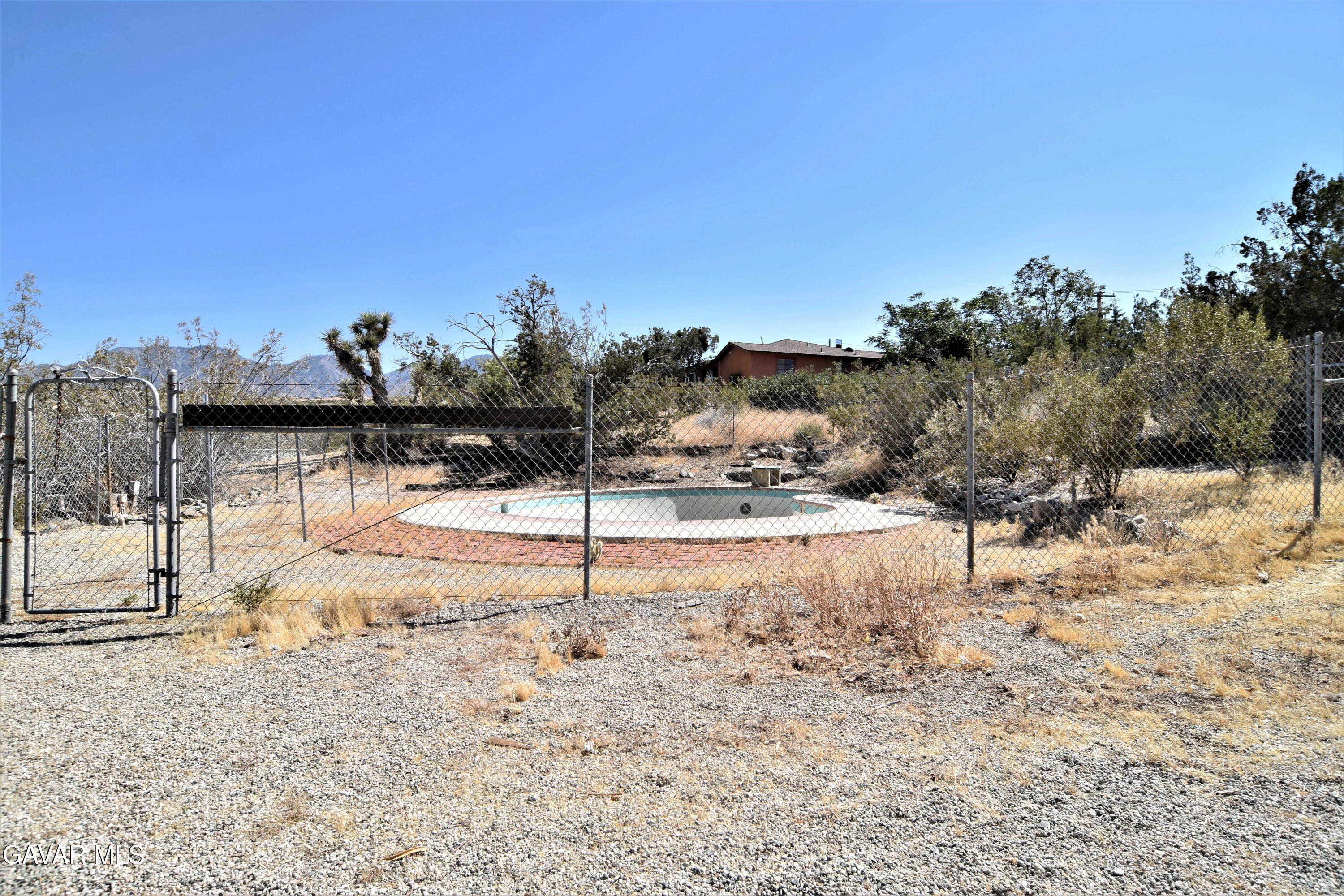 32758 Longview Road Pearblossom, CA 93553 - Photo 26 of 50 022