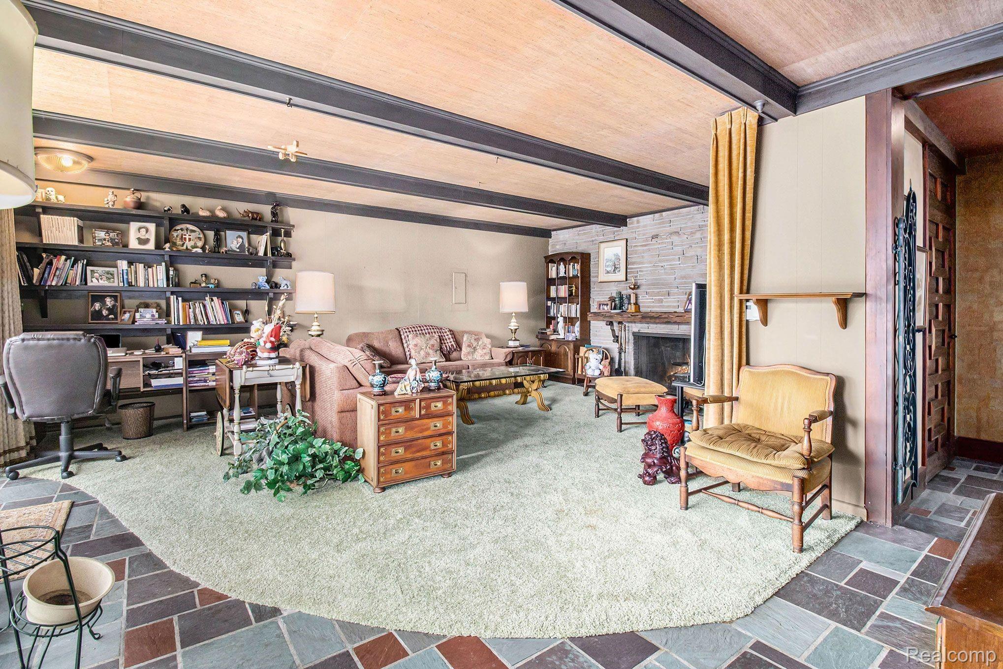 6499 Flushing Road Flushing, MI 48433 - Photo 9 of 36 Great Rm Pic 1