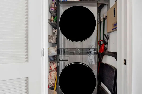 a close up view of a washer and dryer