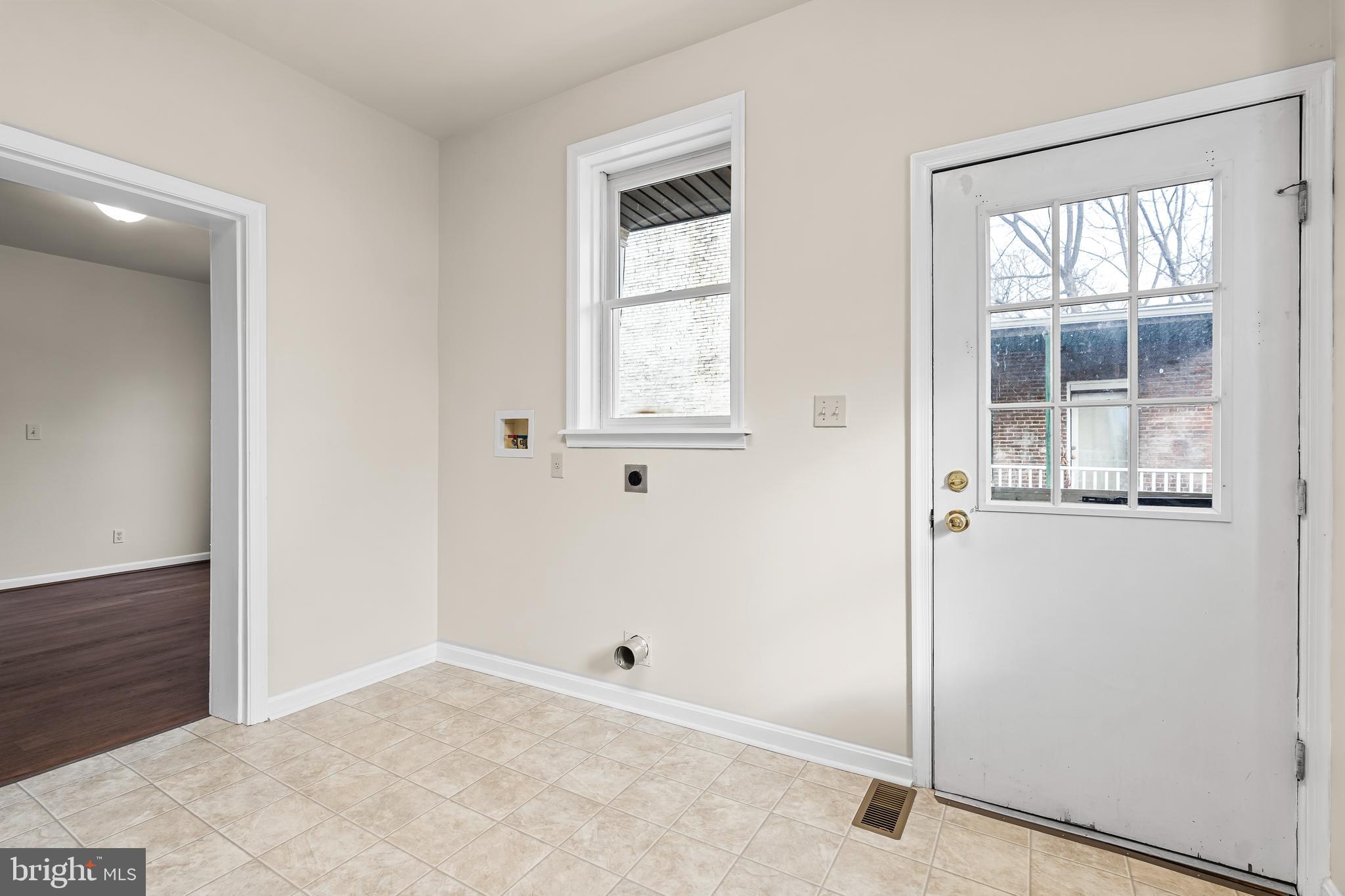 44 Madison Avenue Hagerstown, MD 21740 - Photo 16 of 24 an empty room with windows and closet