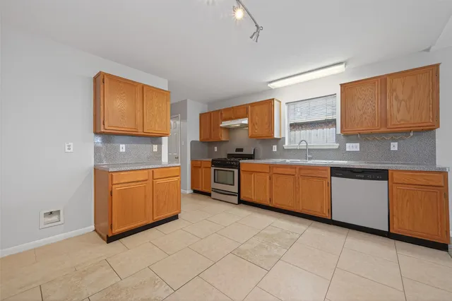 $2,100 | 21484 Palace Pines Drive, Kingwood, TX 77339