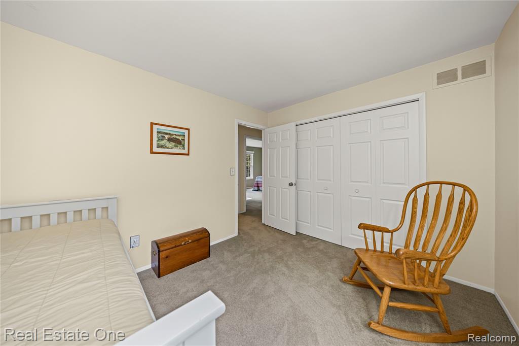 36241 Fredericksburg Road Farmington Hills, MI 48331 - Photo 27 of 48