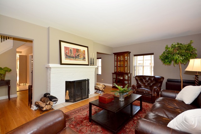205 North Delaplaine Road Riverside, IL 60546 - Photo 4 of 25