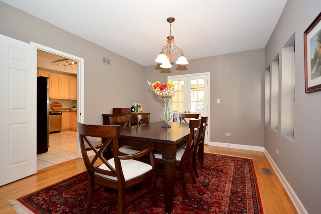 205 North Delaplaine Road Riverside, IL 60546 - Photo 5 of 25