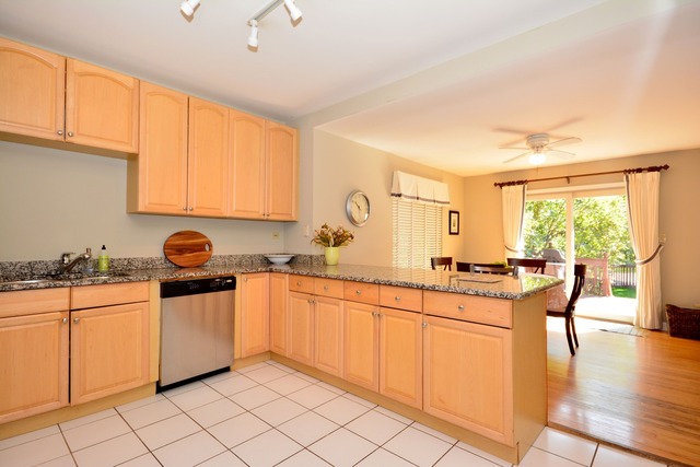 205 North Delaplaine Road Riverside, IL 60546 - Photo 8 of 25