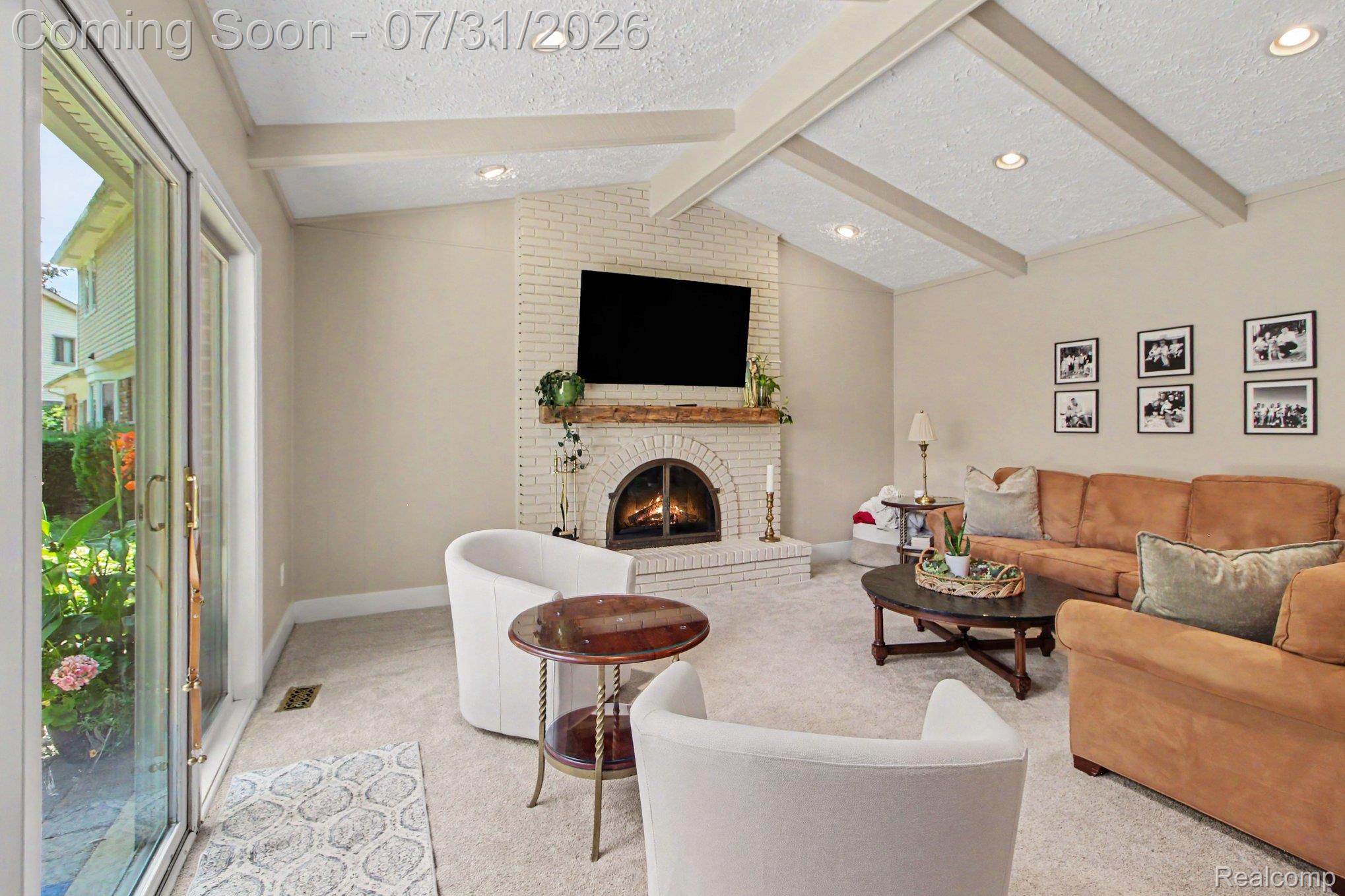 14074 Riverside Drive Livonia, MI 48154 - Photo 6 of 31 006_file_9093.jpg