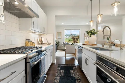 $1,225,000 | 1429 8th Avenue Northeast, Unit 8, Issaquah, WA 98029