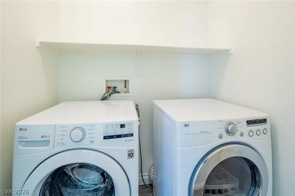 $2,300 | 1068 Crescent Falls Street, Henderson, NV 89011