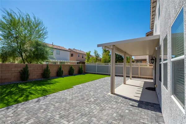 $2,300 | 1068 Crescent Falls Street, Henderson, NV 89011