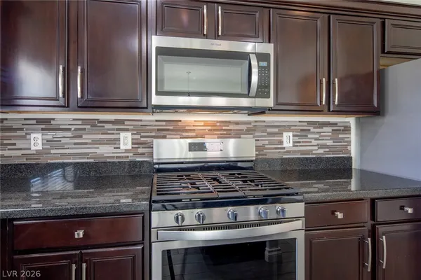 $2,300 | 1068 Crescent Falls Street, Henderson, NV 89011