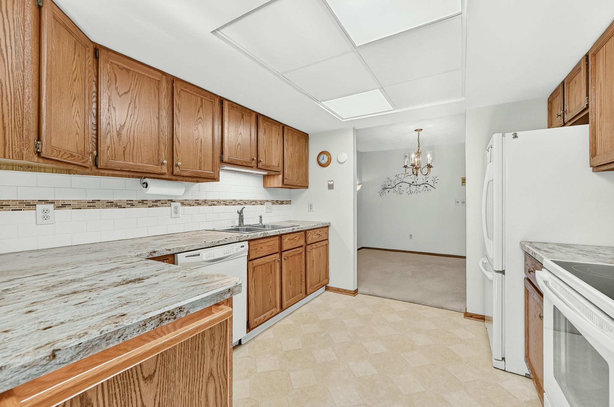 1808 Lakeview Court Southwest, Unit 101 Rochester, MN 55902 - Photo 10 of 24