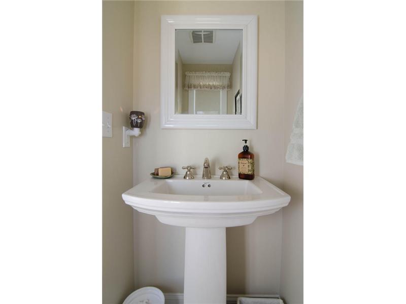 99 Webster Road Freeport, ME 04032 - Photo 29 of 34 Bathroom.