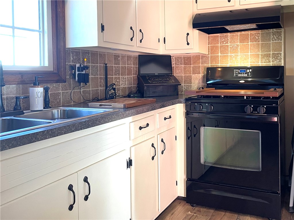 45 E Street Bristol, RI 02809 - Photo 5 of 39 Kitchen with tiled backsplash