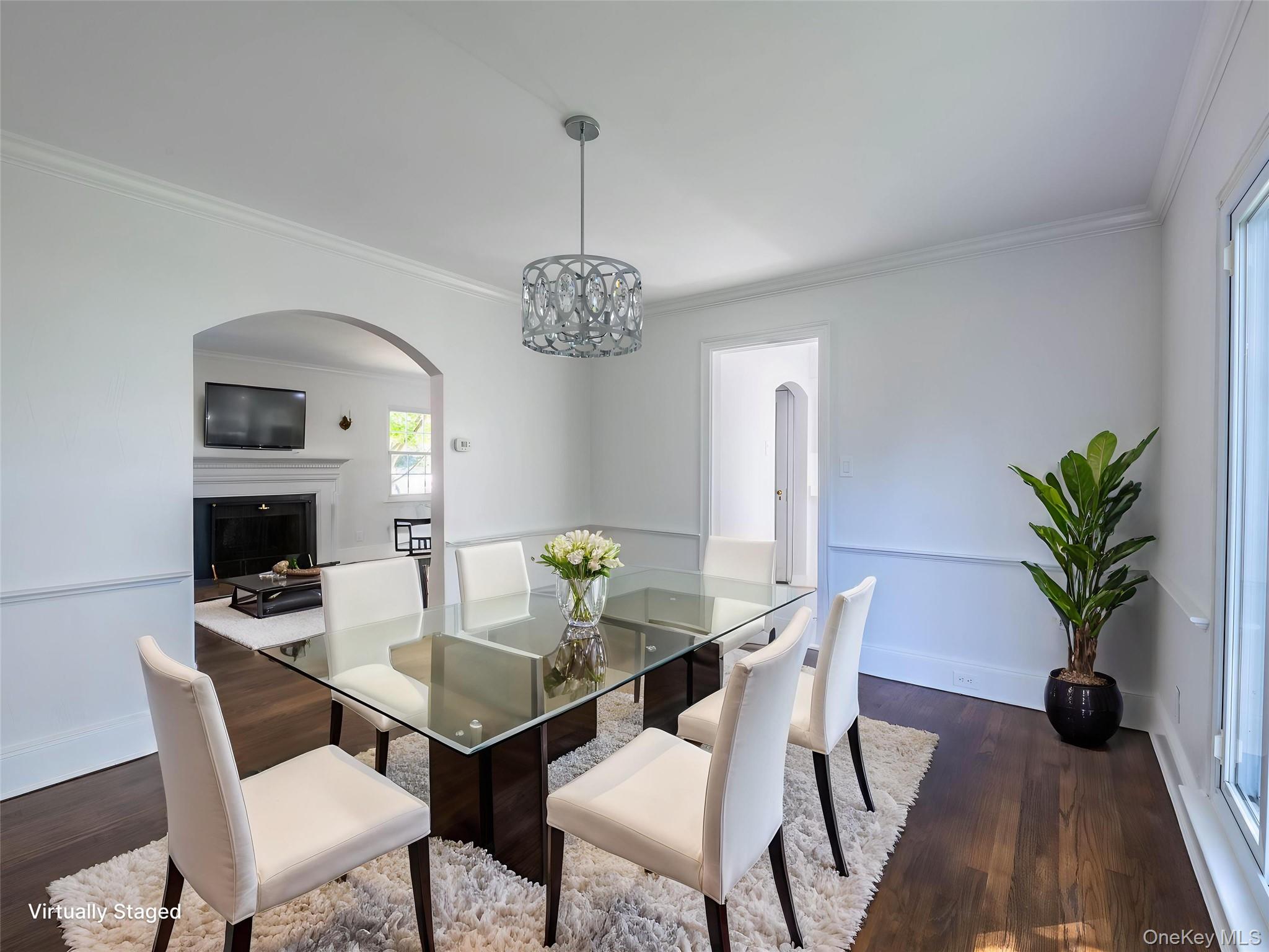109 Chase Road Manhasset, NY 11030 - Photo 18 of 31 Virtually Staged Dining Room