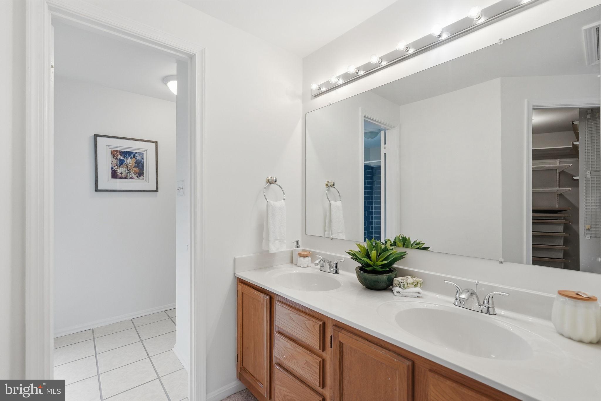 1686 Oaktree Court Reston, VA 20194 - Photo 12 of 26 Gallery Image 12