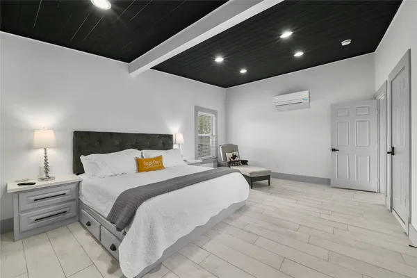$1,325,000 | Undisclosed Address, Spicewood, TX 78669