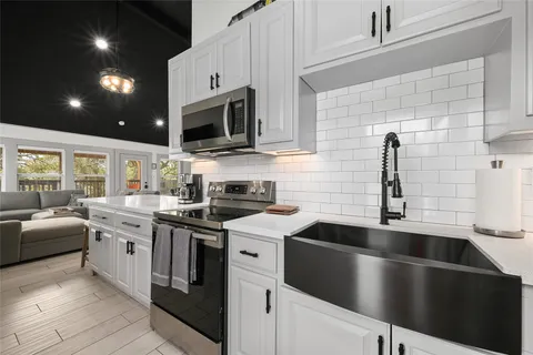 $1,325,000 | Undisclosed Address, Spicewood, TX 78669