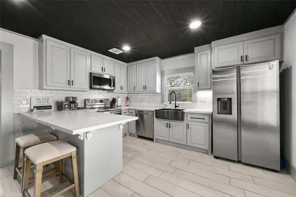 $1,325,000 | Undisclosed Address, Spicewood, TX 78669