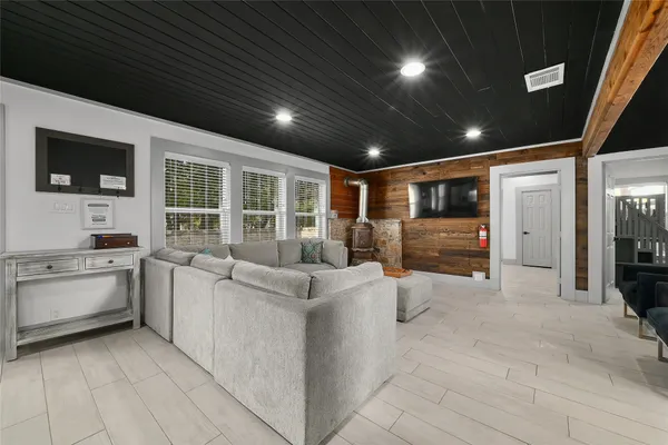 $1,325,000 | Undisclosed Address, Spicewood, TX 78669