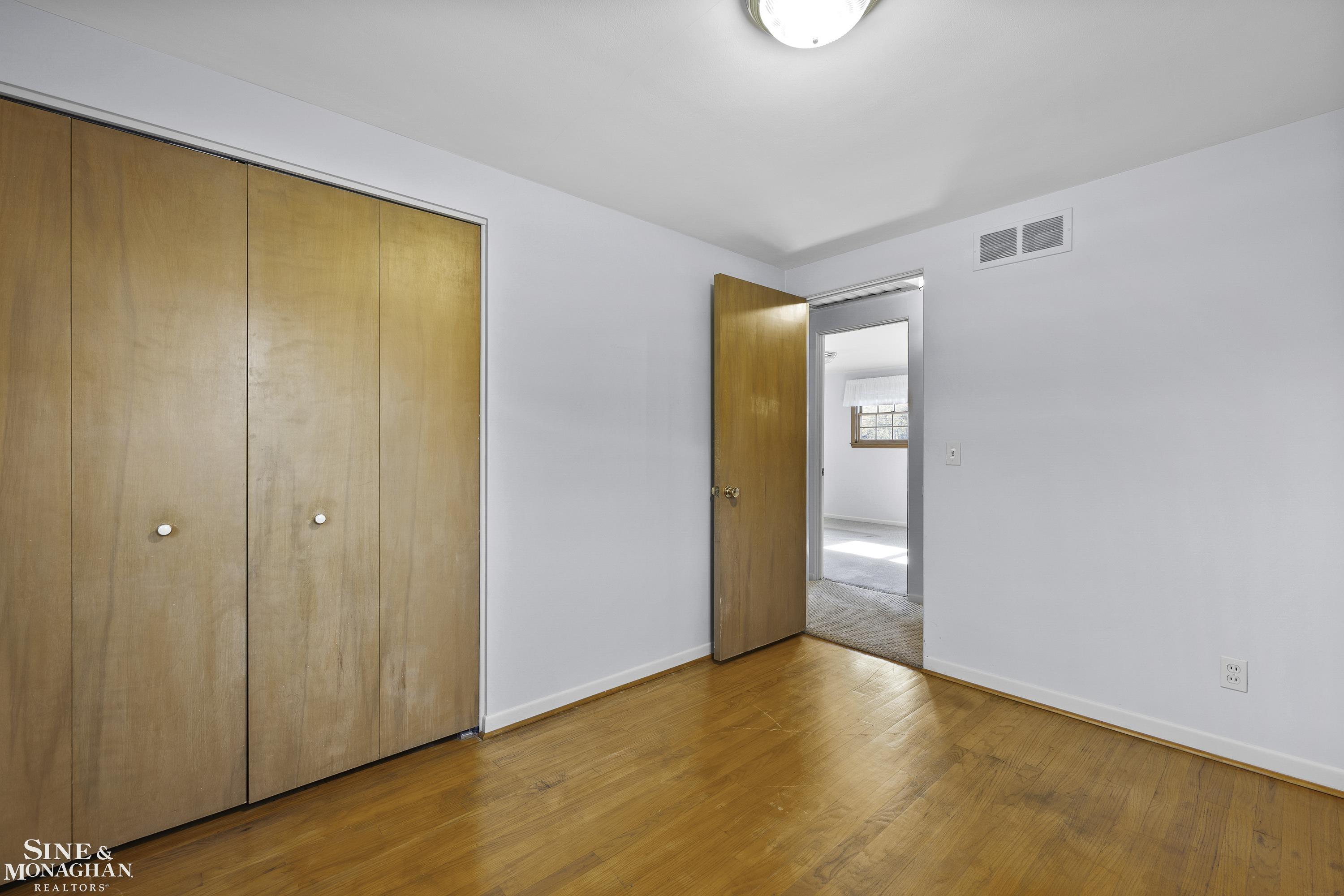 581 North Rosedale Court Grosse Pointe, MI 48236 - Photo 17 of 37 50155825-136f2082-1017-4a61-9c5c-69326536fa89.JPG