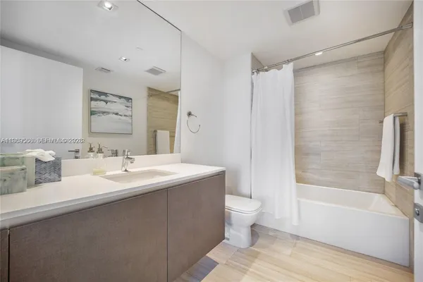 $7,950 | 1451 Brickell Avenue, Unit 1003, Miami, FL 33131