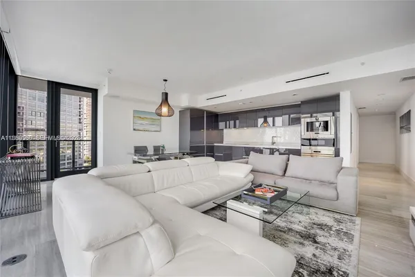$7,950 | 1451 Brickell Avenue, Unit 1003, Miami, FL 33131