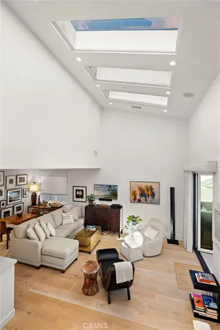 $2,350,000 | 711 1/2 Marigold Avenue, Corona del Mar, CA 92625