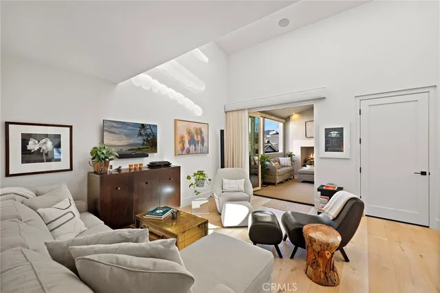 $2,350,000 | 711 1/2 Marigold Avenue, Corona del Mar, CA 92625