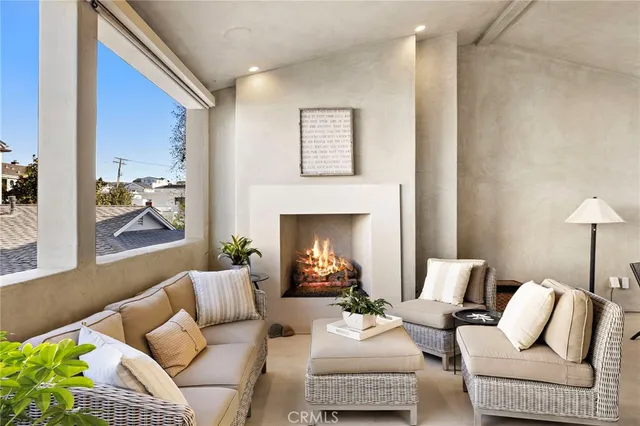 $2,350,000 | 711 1/2 Marigold Avenue, Corona del Mar, CA 92625