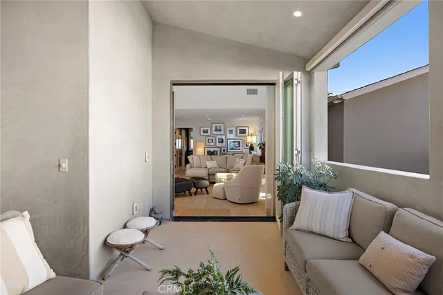 $2,350,000 | 711 1/2 Marigold Avenue, Corona del Mar, CA 92625