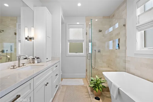 $2,350,000 | 711 1/2 Marigold Avenue, Corona del Mar, CA 92625