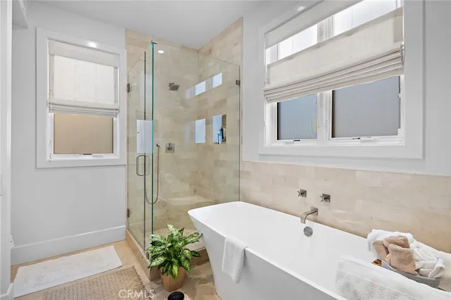 $2,350,000 | 711 1/2 Marigold Avenue, Corona del Mar, CA 92625