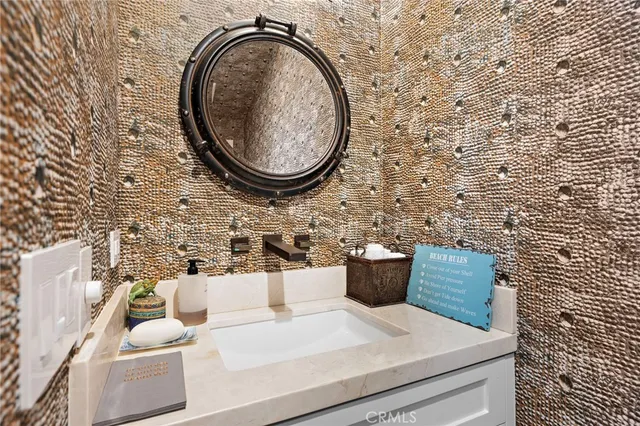 $2,350,000 | 711 1/2 Marigold Avenue, Corona del Mar, CA 92625