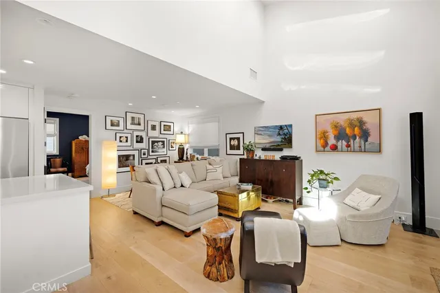 $2,350,000 | 711 1/2 Marigold Avenue, Corona del Mar, CA 92625