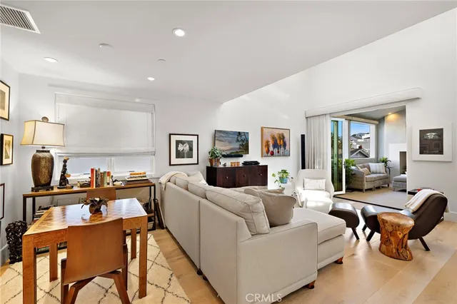 $2,350,000 | 711 1/2 Marigold Avenue, Corona del Mar, CA 92625