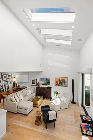 $2,350,000 | 711 1/2 Marigold Avenue, Corona del Mar, CA 92625