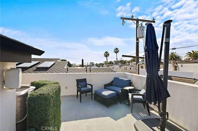 $2,350,000 | 711 1/2 Marigold Avenue, Corona del Mar, CA 92625
