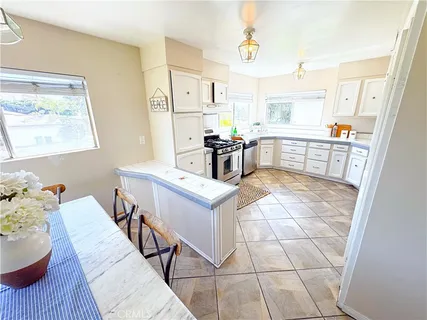 $1,590,000 | 7615 Kittyhawk Avenue, Los Angeles, CA 90045