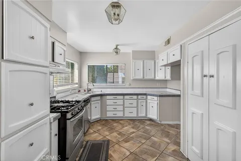 $1,590,000 | 7615 Kittyhawk Avenue, Los Angeles, CA 90045